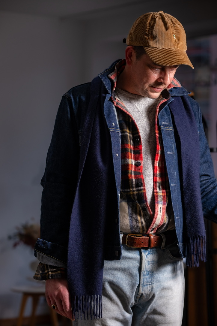 Field note on colour temperature: warm i nterference in indigo systems